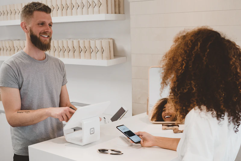 Retail point-of-sale and payment infrastructure with reliable network connectivity